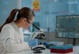 Curso gratuito de Auxiliar de Laboratório Ótico